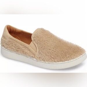 UGG RICCI Women's Tan Fuzzy Slip-On Sneakers SZ 7.5